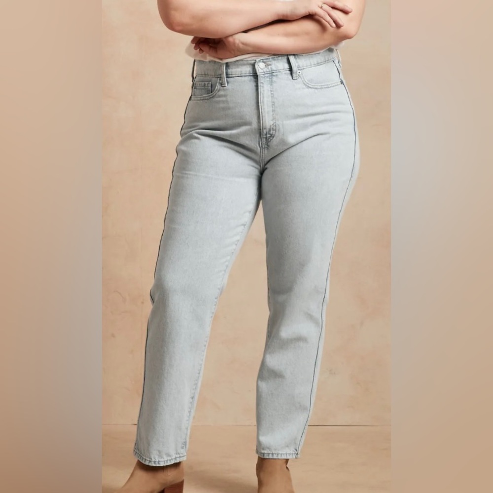 Vintage look Banana Republic Factory Curvy Rigid Straight Jean in light wash.